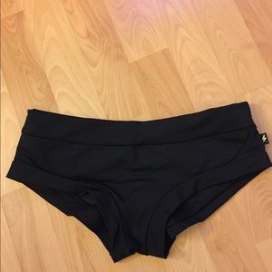 Scrunch butt short / hot pant / pole short by Cleo